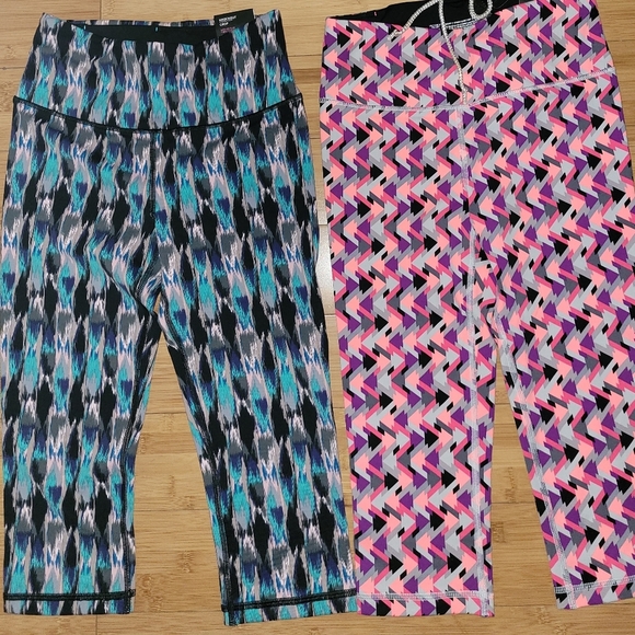 2 Pairs Nwt's VSX SPORT Knockout Crop Leggings By VICTORIAS SECRET - Picture 2 of 4